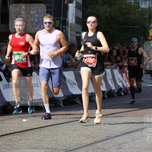 13.09.2026 - 21. swb-Marathon Bremen Strokosch-Dieckow http://msf.ph/oto/10302358 13.09.2026 12:53:13 Ziel 417, 553, 2100, 7244, 8077, 8729, 9522, 2670, 3080, 8081 meine-sportfotos.de