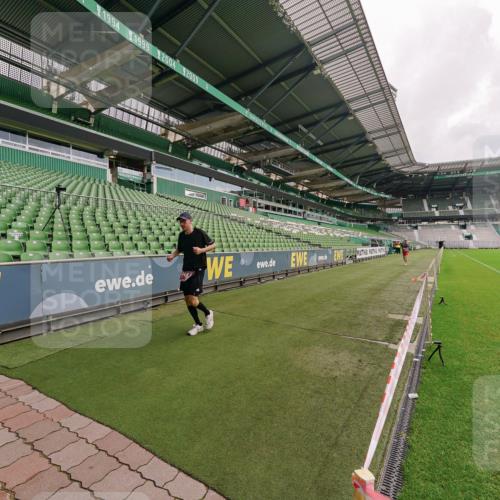 13.09.2026 - 21. swb-Marathon Bremen Michael Burmester http://msf.ph/oto/10302364 13.09.2026 12:23:50 Laufen im Stadion 129, 149, 236, 289, 798, 1483, 1490, 1567, 634, 1957 meine-sportfotos.de