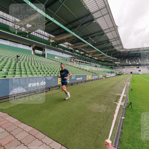 13.09.2026 - 21. swb-Marathon Bremen Michael Burmester http://msf.ph/oto/10302373 13.09.2026 12:24:49 Laufen im Stadion 149, 289, 798, 814, 1313, 1483, 1490, 1544, 1567, 634, 642, 1957 meine-sportfotos.de