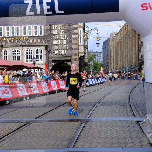 13.09.2026 - 21. swb-Marathon Bremen Tim E. http://msf.ph/oto/10302375 13.09.2026 10:44:59 Ziel 10454, 10806, 10861, 11615, 11692, 11704, 12302, 12425, 12473 meine-sportfotos.de