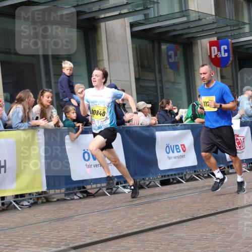 13.09.2026 - 21. swb-Marathon Bremen Strokosch-Dieckow http://msf.ph/oto/10302380 13.09.2026 10:50:31 Ziel 10200, 10267, 10537, 10764, 11076, 11087, 11170, 11220, 11625, 11626, 11753, 11774, 11961, 12004, 12052, 12070, 12179, 12303, 12309, 12351, 12407, 12488, 12560, 13544, 10170, 10233, 10525, 10840, 10923, 11111, 11128, 11178, 11276, 11497, 11499, 11622, 11664, 11680, 11742, 12045, 12078, 12269, 12447, 13562 meine-sportfotos.de