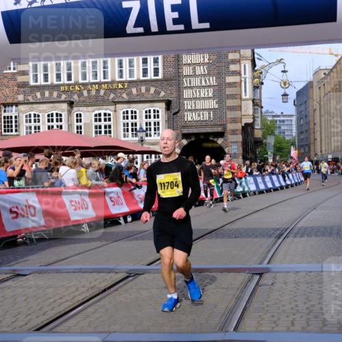 13.09.2026 - 21. swb-Marathon Bremen Tim E. http://msf.ph/oto/10302382 13.09.2026 10:45:00 Ziel 10266, 10454, 10806, 10861, 11615, 11692, 11704, 12302, 12425, 12473 meine-sportfotos.de