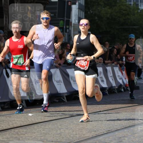 13.09.2026 - 21. swb-Marathon Bremen Strokosch-Dieckow http://msf.ph/oto/10302387 13.09.2026 12:53:13 Ziel 417, 553, 2100, 7244, 8077, 8729, 9522, 2670, 3080, 8081 meine-sportfotos.de