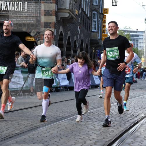 13.09.2026 - 21. swb-Marathon Bremen Strokosch-Dieckow http://msf.ph/oto/10302401 13.09.2026 13:22:17 Ziel 141, 148, 1209, 2051, 3338, 3652, 3774, 3934, 4581, 4735, 5193, 6976, 7098, 8438, 8452, 8924, 8947, 9421, 9599, 9839, 10120, 1933, 2481, 3855, 4204, 4211, 4697, 6891, 8447, 9668 meine-sportfotos.de