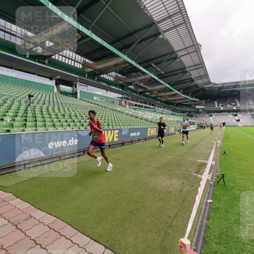 13.09.2026 - 21. swb-Marathon Bremen Michael Burmester http://msf.ph/oto/10302420 13.09.2026 12:26:52 Laufen im Stadion 103, 206, 238, 322, 420, 447, 841, 875, 968, 1187, 1352, 1840, 2032, 2044, 2143, 129, 149, 236, 289, 798, 1483, 1490, 1567 meine-sportfotos.de