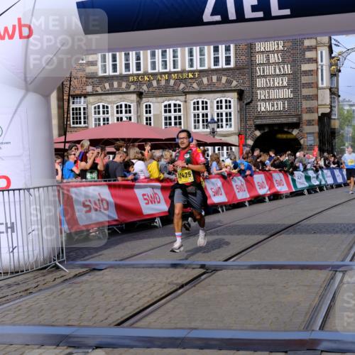 13.09.2026 - 21. swb-Marathon Bremen Tim E. http://msf.ph/oto/10302422 13.09.2026 10:45:02 Ziel 10266, 10628, 10861, 11615, 11692, 11704, 12302, 12425, 12473 meine-sportfotos.de