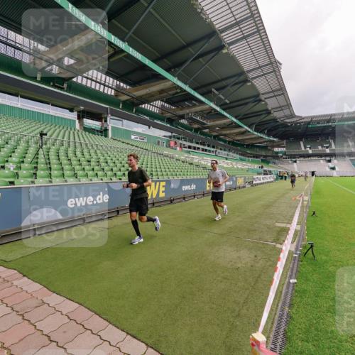13.09.2026 - 21. swb-Marathon Bremen Michael Burmester http://msf.ph/oto/10302424 13.09.2026 12:26:54 Laufen im Stadion 103, 206, 238, 322, 420, 447, 841, 875, 968, 1187, 1352, 1840, 2032, 2044, 2143, 129, 149, 236, 289, 798, 1483, 1490, 1567 meine-sportfotos.de