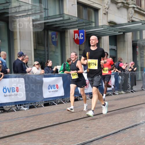 13.09.2026 - 21. swb-Marathon Bremen Strokosch-Dieckow http://msf.ph/oto/10302426 13.09.2026 10:50:33 Ziel 10200, 10267, 10537, 10764, 11076, 11087, 11170, 11625, 11626, 11753, 11961, 12004, 12052, 12070, 12179, 12303, 12309, 12351, 12407, 12488, 12560, 13544, 10170, 10233, 10525, 10840, 10923, 11111, 11178, 11220, 11276, 11497, 11499, 11622, 11664, 11680, 11742, 11774, 12045, 12078, 12269, 12309, 12447, 13562 meine-sportfotos.de