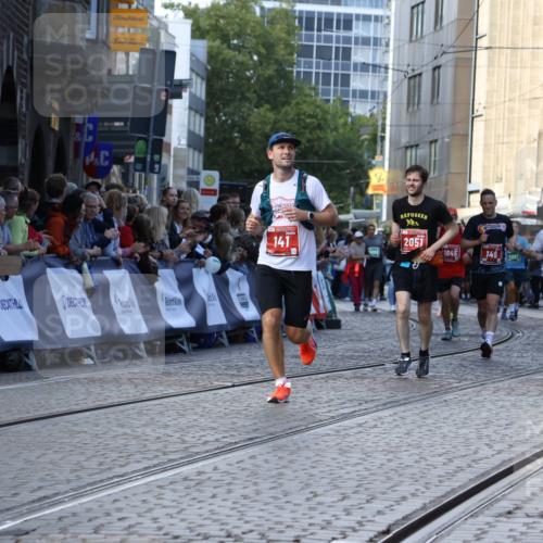 13.09.2026 - 21. swb-Marathon Bremen Strokosch-Dieckow http://msf.ph/oto/10302427 13.09.2026 13:22:20 Ziel 141, 148, 1209, 1645, 2051, 3021, 3338, 3652, 3774, 4581, 5193, 6976, 7098, 8438, 8452, 8924, 8947, 9599, 9839, 10120, 1933, 2481, 3855, 4697, 6891, 7586, 8547, 8694 meine-sportfotos.de