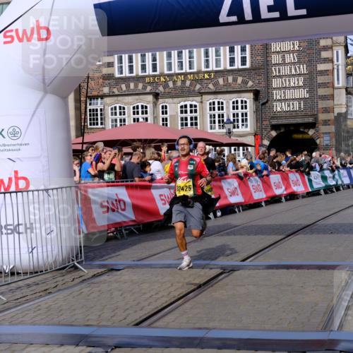 13.09.2026 - 21. swb-Marathon Bremen Tim E. http://msf.ph/oto/10302430 13.09.2026 10:45:02 Ziel 10266, 10628, 10861, 11615, 11692, 11704, 12302, 12425, 12473 meine-sportfotos.de