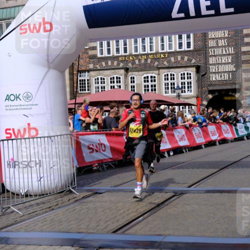 13.09.2026 - 21. swb-Marathon Bremen Tim E. http://msf.ph/oto/10302437 13.09.2026 10:45:03 Ziel 10266, 10628, 10861, 11615, 11692, 11704, 12302, 12425, 12473 meine-sportfotos.de