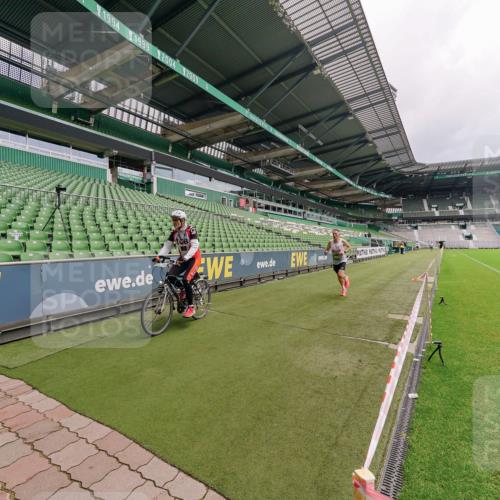 13.09.2026 - 21. swb-Marathon Bremen Michael Burmester http://msf.ph/oto/10302438 13.09.2026 12:27:02 Laufen im Stadion 103, 206, 238, 322, 420, 447, 841, 875, 968, 1187, 1352, 1840, 2032, 2044, 2143, 4264, 129, 149, 236, 289, 798, 1483, 1490, 1567 meine-sportfotos.de