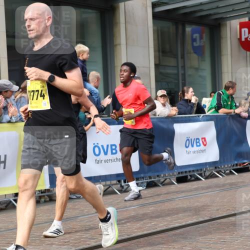13.09.2026 - 21. swb-Marathon Bremen Strokosch-Dieckow http://msf.ph/oto/10302452 13.09.2026 10:50:34 Ziel 10200, 10267, 10537, 10764, 11076, 11087, 11170, 11339, 11625, 11626, 11753, 11961, 12004, 12052, 12070, 12179, 12303, 12351, 12407, 12488, 12560, 13544, 10170, 10233, 10525, 10840, 10923, 11178, 11220, 11276, 11497, 11499, 11622, 11664, 11680, 11742, 11774, 12045, 12078, 12269, 12309, 12447, 13562 meine-sportfotos.de