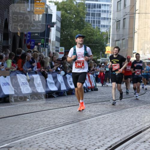 13.09.2026 - 21. swb-Marathon Bremen Strokosch-Dieckow http://msf.ph/oto/10302453 13.09.2026 13:22:20 Ziel 141, 148, 1209, 1645, 2051, 3021, 3338, 3652, 3774, 4581, 5193, 6976, 7098, 8438, 8452, 8924, 8947, 9599, 9839, 10120, 1933, 2481, 3855, 4697, 6891, 7586, 8547, 8694 meine-sportfotos.de