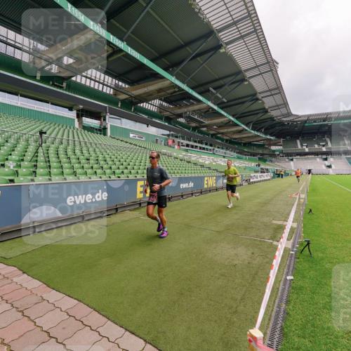 13.09.2026 - 21. swb-Marathon Bremen Michael Burmester http://msf.ph/oto/10302456 13.09.2026 12:27:34 Laufen im Stadion 103, 206, 238, 322, 358, 420, 553, 574, 841, 875, 1161, 1253, 1256, 1352, 1525, 1724, 1783, 1917, 2032, 3662, 4264, 129, 149, 289, 798, 1313, 1483, 1490, 1544, 1567 meine-sportfotos.de