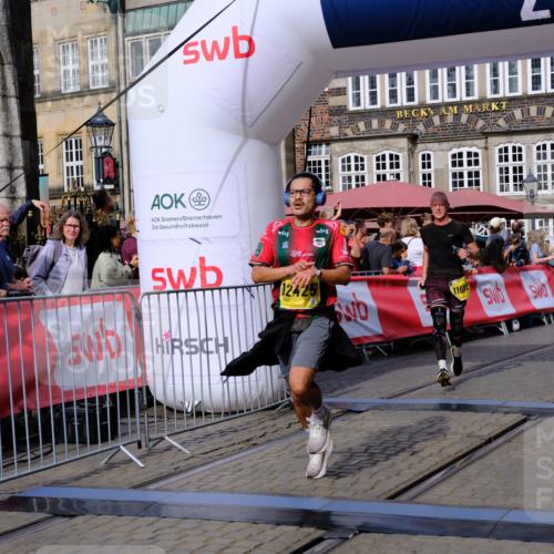 13.09.2026 - 21. swb-Marathon Bremen Tim E. http://msf.ph/oto/10302458 13.09.2026 10:45:03 Ziel 10266, 10628, 10861, 11615, 11692, 11704, 12302, 12425, 12473 meine-sportfotos.de