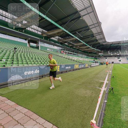 13.09.2026 - 21. swb-Marathon Bremen Michael Burmester http://msf.ph/oto/10302459 13.09.2026 12:27:36 Laufen im Stadion 103, 206, 238, 322, 358, 420, 553, 574, 841, 875, 1161, 1253, 1256, 1352, 1391, 1525, 1724, 1783, 1917, 2032, 3662, 4264, 149, 289, 798, 1313, 1483, 1490, 1544, 1567 meine-sportfotos.de