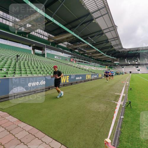 13.09.2026 - 21. swb-Marathon Bremen Michael Burmester http://msf.ph/oto/10302467 13.09.2026 12:27:55 Laufen im Stadion 103, 238, 322, 358, 420, 553, 574, 649, 841, 1161, 1253, 1256, 1352, 1391, 1428, 1525, 1724, 1783, 1917, 2032, 3662, 4264, 149, 289, 798, 814, 1313, 1483, 1490, 1544, 1567 meine-sportfotos.de