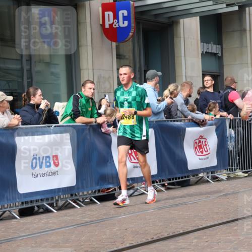 13.09.2026 - 21. swb-Marathon Bremen Strokosch-Dieckow http://msf.ph/oto/10302473 13.09.2026 10:50:36 Ziel 10200, 10267, 10537, 10764, 11076, 11087, 11170, 11339, 11625, 11626, 11753, 11961, 12004, 12070, 12179, 12303, 12351, 12407, 12488, 12560, 13544, 10170, 10233, 10525, 10840, 10923, 11178, 11220, 11276, 11497, 11499, 11622, 11664, 11680, 11742, 11774, 12045, 12052, 12078, 12269, 12309, 12447, 13544, 13562 meine-sportfotos.de