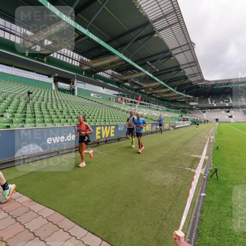 13.09.2026 - 21. swb-Marathon Bremen Michael Burmester http://msf.ph/oto/10302476 13.09.2026 12:27:59 Laufen im Stadion 103, 238, 322, 358, 420, 553, 574, 649, 841, 1161, 1253, 1256, 1352, 1391, 1428, 1525, 1724, 1783, 1917, 2032, 3662, 4264, 149, 289, 798, 814, 1313, 1483, 1490, 1544, 1567 meine-sportfotos.de