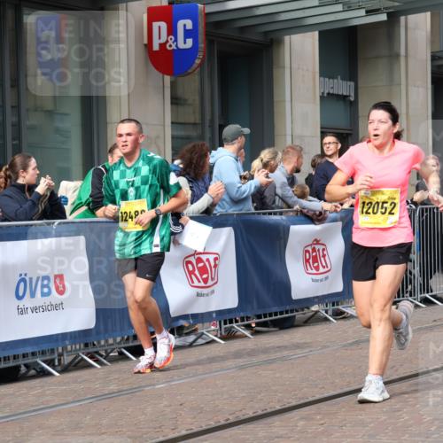 13.09.2026 - 21. swb-Marathon Bremen Strokosch-Dieckow http://msf.ph/oto/10302481 13.09.2026 10:50:36 Ziel 10200, 10267, 10537, 10764, 11076, 11087, 11170, 11339, 11625, 11626, 11753, 11961, 12004, 12070, 12179, 12303, 12351, 12407, 12488, 12560, 13544, 10170, 10233, 10525, 10840, 10923, 11178, 11220, 11276, 11497, 11499, 11622, 11664, 11680, 11742, 11774, 12045, 12052, 12078, 12269, 12309, 12447, 13544, 13562 meine-sportfotos.de