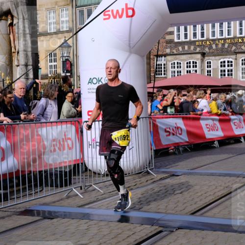 13.09.2026 - 21. swb-Marathon Bremen Tim E. http://msf.ph/oto/10302486 13.09.2026 10:45:05 Ziel 10266, 10628, 10861, 11615, 11692, 11704, 12302, 12425, 12473 meine-sportfotos.de
