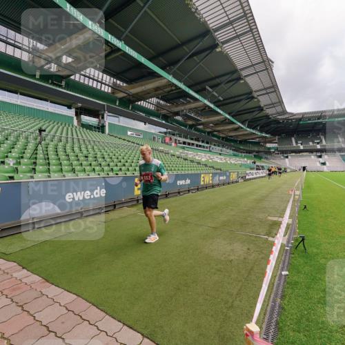 13.09.2026 - 21. swb-Marathon Bremen Michael Burmester http://msf.ph/oto/10302488 13.09.2026 12:28:06 Laufen im Stadion 103, 238, 358, 420, 553, 574, 649, 719, 959, 1161, 1253, 1256, 1352, 1391, 1428, 1525, 1724, 1783, 1917, 2032, 3662, 4264, 149, 289, 798, 814, 1313, 1483, 1490, 1544 meine-sportfotos.de