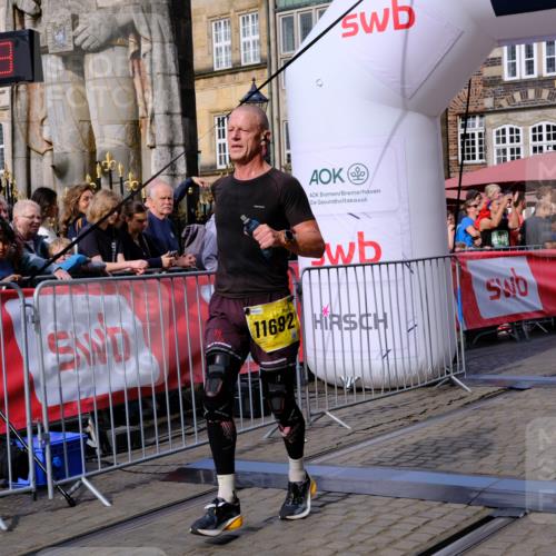 13.09.2026 - 21. swb-Marathon Bremen Tim E. http://msf.ph/oto/10302498 13.09.2026 10:45:05 Ziel 10266, 10628, 10861, 11615, 11692, 11704, 12302, 12425, 12473 meine-sportfotos.de