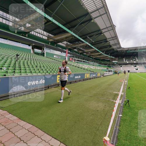 13.09.2026 - 21. swb-Marathon Bremen Michael Burmester http://msf.ph/oto/10302499 13.09.2026 12:28:30 Laufen im Stadion 103, 358, 420, 553, 574, 649, 719, 858, 934, 959, 1161, 1253, 1256, 1352, 1391, 1428, 1525, 1724, 1783, 1917, 2032, 3662, 4264, 149, 289, 447, 814, 968, 1187, 1313, 1483, 1544, 2044, 2143 meine-sportfotos.de