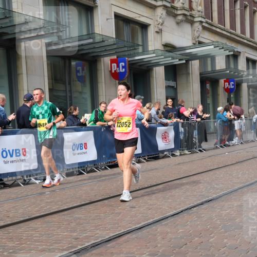 13.09.2026 - 21. swb-Marathon Bremen Strokosch-Dieckow http://msf.ph/oto/10302501 13.09.2026 10:50:36 Ziel 10200, 10267, 10537, 10764, 11076, 11087, 11170, 11339, 11625, 11626, 11753, 11961, 12004, 12070, 12179, 12303, 12351, 12407, 12488, 12560, 13544, 10170, 10233, 10525, 10840, 10923, 11178, 11220, 11276, 11497, 11499, 11622, 11664, 11680, 11742, 11774, 12045, 12052, 12078, 12269, 12309, 12447, 13544, 13562 meine-sportfotos.de