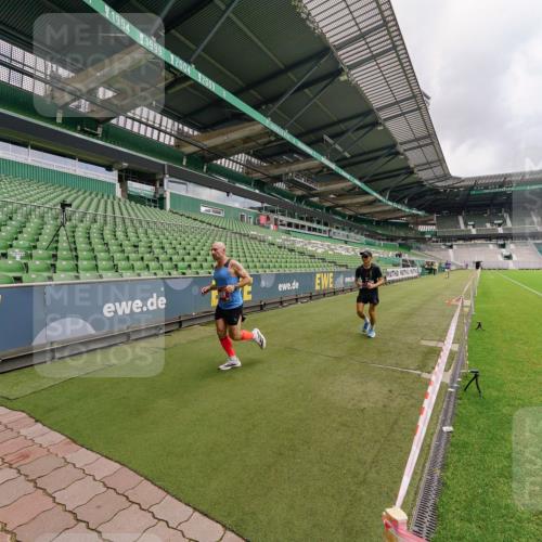 13.09.2026 - 21. swb-Marathon Bremen Michael Burmester http://msf.ph/oto/10302502 13.09.2026 12:28:39 Laufen im Stadion 103, 358, 420, 547, 553, 574, 649, 719, 858, 934, 959, 1161, 1253, 1256, 1352, 1391, 1428, 1525, 1724, 1783, 1917, 2032, 3662, 4264, 149, 447, 814, 968, 1187, 1313, 1544, 1840, 2044, 2143 meine-sportfotos.de