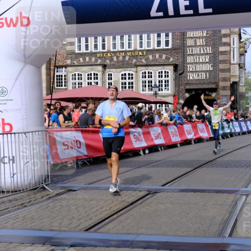 13.09.2026 - 21. swb-Marathon Bremen Tim E. http://msf.ph/oto/10302512 13.09.2026 10:45:07 Ziel 10266, 10628, 10735, 10861, 11692, 11704, 12302, 12425 meine-sportfotos.de