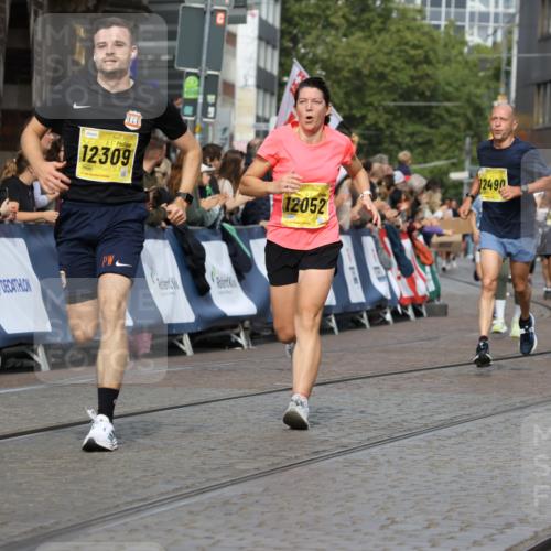 13.09.2026 - 21. swb-Marathon Bremen Strokosch-Dieckow http://msf.ph/oto/10302514 13.09.2026 10:50:48 Ziel 10170, 10233, 10525, 10840, 10923, 11220, 11276, 11497, 11499, 11622, 11664, 11680, 11742, 11774, 12045, 12078, 12309, 12447, 13562, 10200, 10537, 11087, 11170, 11339, 11625, 11626, 12004, 12179, 12303, 12351, 12407, 12560 meine-sportfotos.de