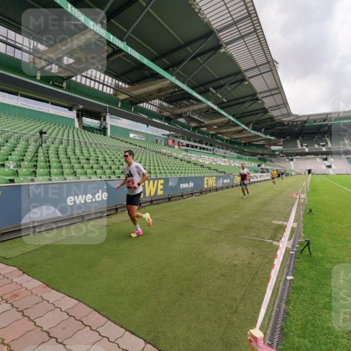 13.09.2026 - 21. swb-Marathon Bremen Michael Burmester http://msf.ph/oto/10302517 13.09.2026 12:29:19 Laufen im Stadion 314, 358, 520, 547, 553, 574, 649, 719, 858, 934, 959, 1161, 1253, 1256, 1391, 1428, 1525, 1724, 1783, 3662, 206, 322, 447, 814, 841, 875, 968, 1187, 1313, 1544, 1840, 2044, 2143 meine-sportfotos.de