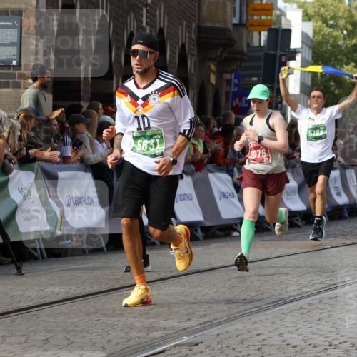 13.09.2026 - 21. swb-Marathon Bremen Strokosch-Dieckow http://msf.ph/oto/10302525 13.09.2026 13:29:57 Ziel 124, 716, 1073, 1083, 1243, 1581, 2076, 2289, 2742, 3030, 3721, 4576, 5244, 5599, 6006, 6384, 6499, 6690, 6725, 6930, 7079, 7384, 7426, 7649, 7884, 8481, 8594, 8831, 9534, 9747, 9770, 10013, 13031, 1308, 1611, 1653, 1780, 1938, 2126, 3190, 5039, 5198, 5348, 5615, 5631, 6225, 6720, 6942, 6992, 6994, 7184, 7609, 7932, 7966, 8110, 8115, 8441, 8470, 9104, 9125, 9529 meine-sportfotos.de