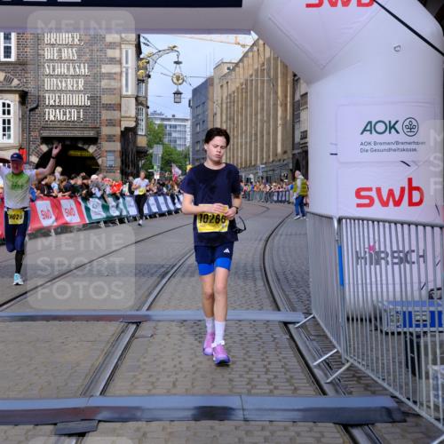13.09.2026 - 21. swb-Marathon Bremen Tim E. http://msf.ph/oto/10302534 13.09.2026 10:45:09 Ziel 10266, 10628, 10735, 11692, 11704, 12302, 12425 meine-sportfotos.de