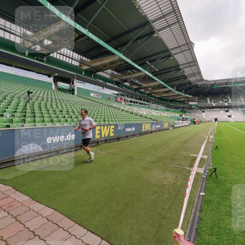 13.09.2026 - 21. swb-Marathon Bremen Michael Burmester http://msf.ph/oto/10302538 13.09.2026 12:30:11 Laufen im Stadion 314, 520, 547, 719, 858, 934, 959, 1168, 1214, 1357, 1453, 1639, 5212, 6485, 103, 206, 238, 322, 447, 841, 875, 968, 1187, 1352, 1840, 2032, 2044, 2143 meine-sportfotos.de