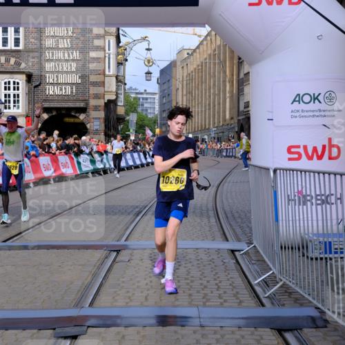 13.09.2026 - 21. swb-Marathon Bremen Tim E. http://msf.ph/oto/10302540 13.09.2026 10:45:09 Ziel 10266, 10628, 10735, 11692, 11704, 12302, 12425 meine-sportfotos.de