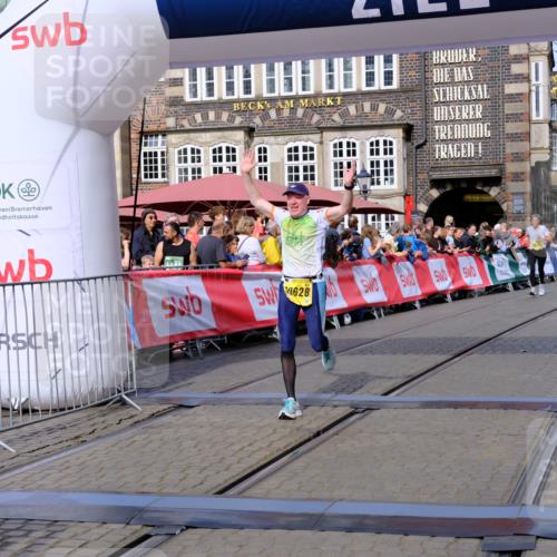13.09.2026 - 21. swb-Marathon Bremen Tim E. http://msf.ph/oto/10302560 13.09.2026 10:45:10 Ziel 10266, 10628, 10735, 11692, 11704, 12302, 12425 meine-sportfotos.de