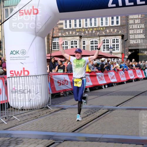 13.09.2026 - 21. swb-Marathon Bremen Tim E. http://msf.ph/oto/10302572 13.09.2026 10:45:10 Ziel 10266, 10628, 10735, 11692, 11704, 12302, 12425 meine-sportfotos.de