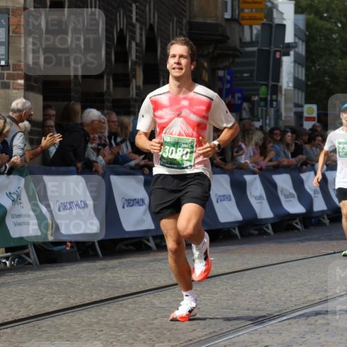13.09.2026 - 21. swb-Marathon Bremen Strokosch-Dieckow http://msf.ph/oto/10302577 13.09.2026 12:53:27 Ziel 2585, 2670, 7650, 8077, 8081, 9522, 1089, 1168, 1606, 2352, 3606 meine-sportfotos.de