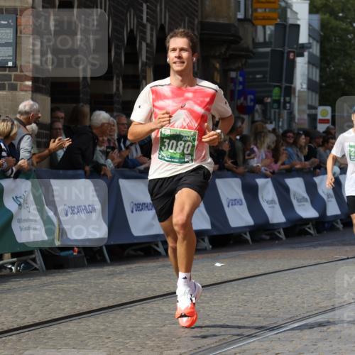 13.09.2026 - 21. swb-Marathon Bremen Strokosch-Dieckow http://msf.ph/oto/10302587 13.09.2026 12:53:27 Ziel 2585, 2670, 7650, 8077, 8081, 9522, 1089, 1168, 1606, 2352, 3606 meine-sportfotos.de