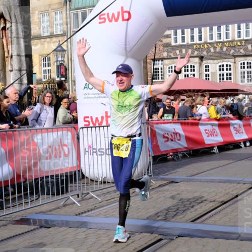 13.09.2026 - 21. swb-Marathon Bremen Tim E. http://msf.ph/oto/10302592 13.09.2026 10:45:11 Ziel 10266, 10628, 10735, 11692, 11704, 12302, 12425 meine-sportfotos.de