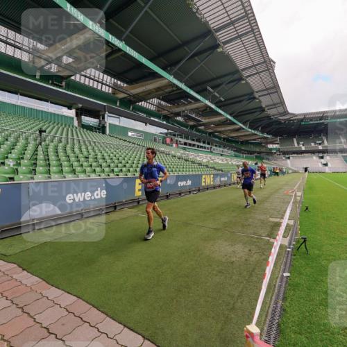 13.09.2026 - 21. swb-Marathon Bremen Michael Burmester http://msf.ph/oto/10302595 13.09.2026 12:32:40 Laufen im Stadion 417, 482, 573, 668, 943, 1020, 1126, 1507, 1606, 1629, 2100, 6507, 7741, 8044, 314, 358, 520, 547, 574, 649, 719, 858, 934, 959, 1253, 1256, 1391, 1428, 1525, 1783 meine-sportfotos.de