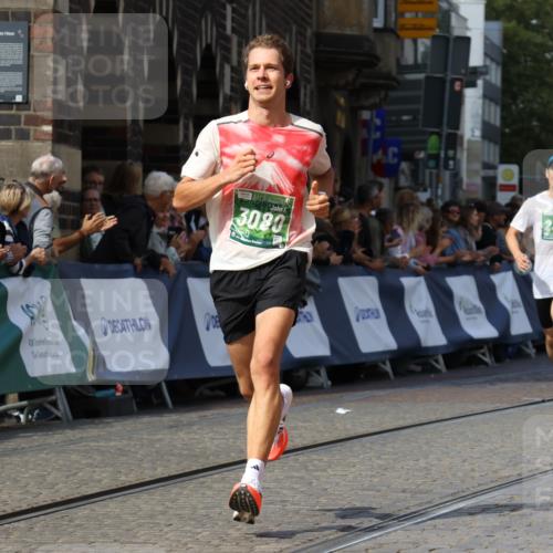 13.09.2026 - 21. swb-Marathon Bremen Strokosch-Dieckow http://msf.ph/oto/10302596 13.09.2026 12:53:28 Ziel 2585, 2670, 7650, 8077, 8081, 9522, 1089, 1168, 1606, 2352, 3606 meine-sportfotos.de