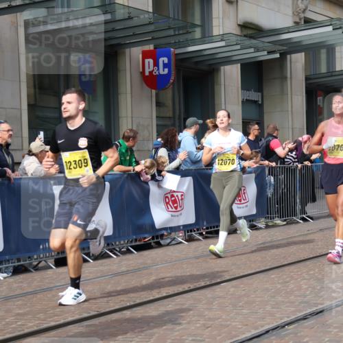 13.09.2026 - 21. swb-Marathon Bremen Strokosch-Dieckow http://msf.ph/oto/10302599 13.09.2026 10:50:41 Ziel 10200, 10537, 10808, 11076, 11087, 11170, 11339, 11537, 11625, 11626, 11961, 12004, 12070, 12179, 12303, 12351, 12407, 12560, 10233, 10267, 10525, 10764, 10840, 10923, 11220, 11276, 11622, 11664, 11680, 11742, 11753, 11774, 12045, 12052, 12078, 12309, 12447, 12488, 13544, 13562 meine-sportfotos.de