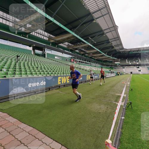13.09.2026 - 21. swb-Marathon Bremen Michael Burmester http://msf.ph/oto/10302602 13.09.2026 12:32:41 Laufen im Stadion 417, 482, 573, 668, 943, 1020, 1126, 1507, 1606, 1629, 2100, 6507, 7741, 8044, 314, 358, 520, 547, 574, 649, 719, 858, 934, 959, 1253, 1256, 1391, 1428, 1525, 1783 meine-sportfotos.de
