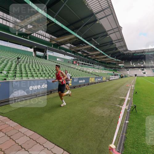 13.09.2026 - 21. swb-Marathon Bremen Michael Burmester http://msf.ph/oto/10302604 13.09.2026 12:32:43 Laufen im Stadion 417, 482, 573, 668, 943, 1020, 1126, 1507, 1606, 1629, 2100, 6507, 7741, 8044, 314, 358, 520, 547, 649, 719, 858, 934, 959, 1253, 1391, 1428, 1525, 1783 meine-sportfotos.de