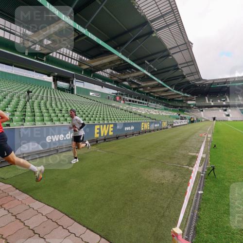 13.09.2026 - 21. swb-Marathon Bremen Michael Burmester http://msf.ph/oto/10302607 13.09.2026 12:32:44 Laufen im Stadion 417, 482, 573, 668, 943, 1020, 1126, 1507, 1606, 1629, 2100, 6507, 7741, 8044, 314, 358, 520, 547, 649, 719, 858, 934, 959, 1253, 1391, 1428, 1783 meine-sportfotos.de