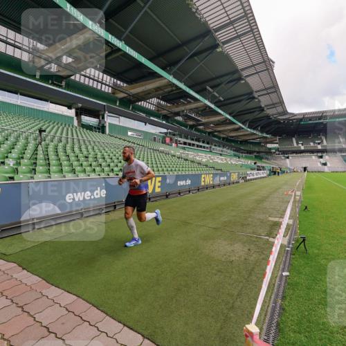 13.09.2026 - 21. swb-Marathon Bremen Michael Burmester http://msf.ph/oto/10302614 13.09.2026 12:33:39 Laufen im Stadion 299, 482, 525, 919, 1212, 1606, 1629, 2072, 5428, 7741, 314, 520, 547, 858, 934, 1168, 1214, 1357, 1453, 1639, 5212, 6485 meine-sportfotos.de